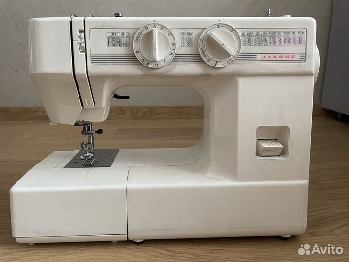 Швейная машина Janome j-540