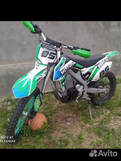 Racing motos