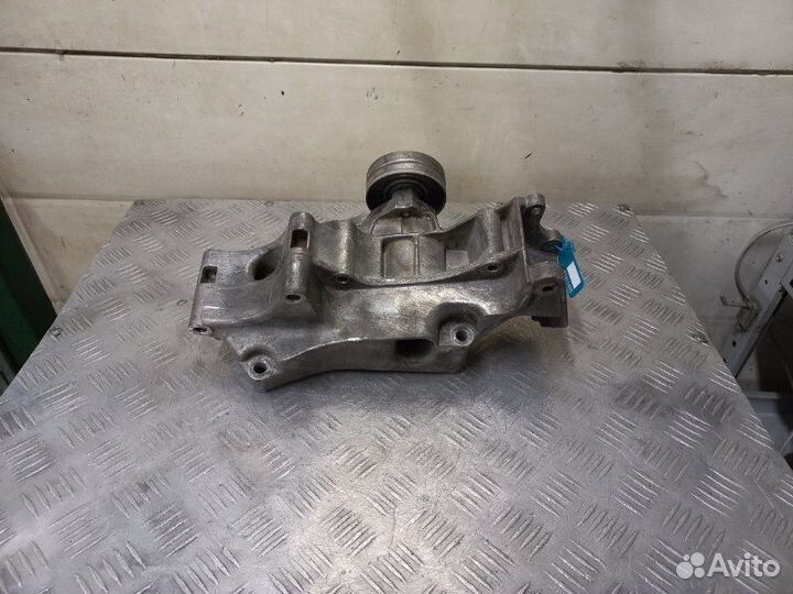 Кронштейн генератора Skoda Octavia Tour AHW