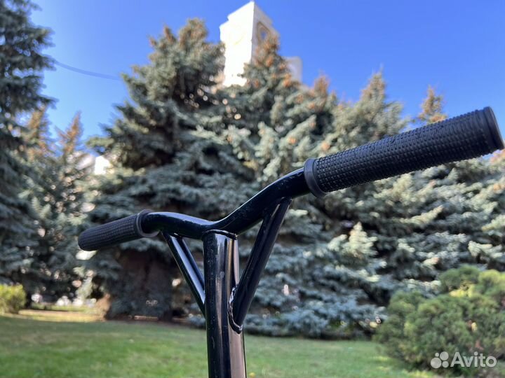 Трюковой самокат Reaction