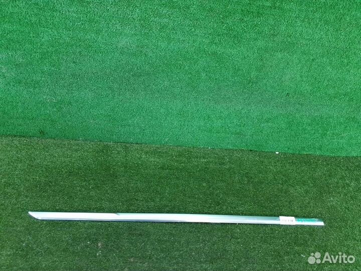 Накладка двери передняя левая Cadillac XT5 (2016-н