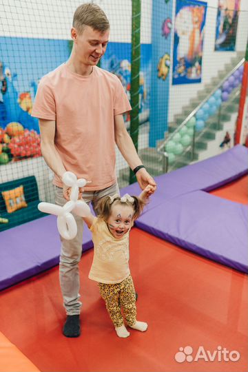 Прыжки в игровом зале