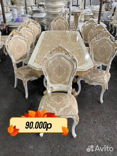 Стол со стульями