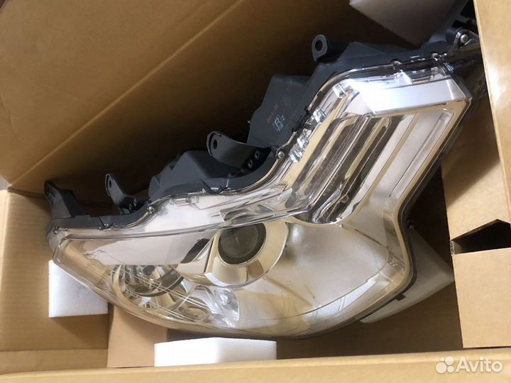 Citroen C-Crosser Фара Xenon