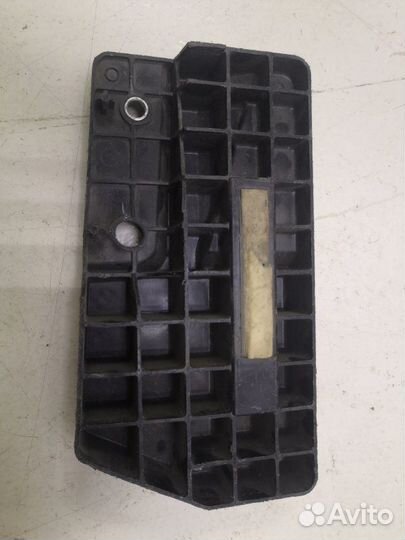 Кронштейн передний левый Lexus Is250