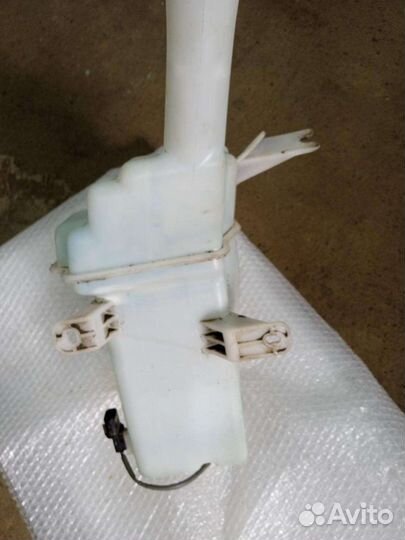 Бачек омывателя с моторчиком Kia Ceed 2 JD