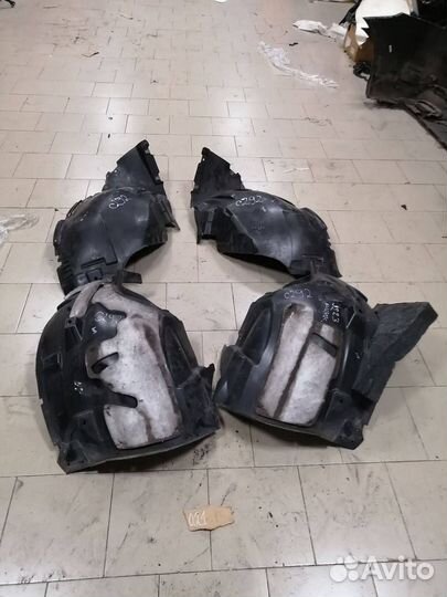 Подкрылок передний Mercedes gle c292