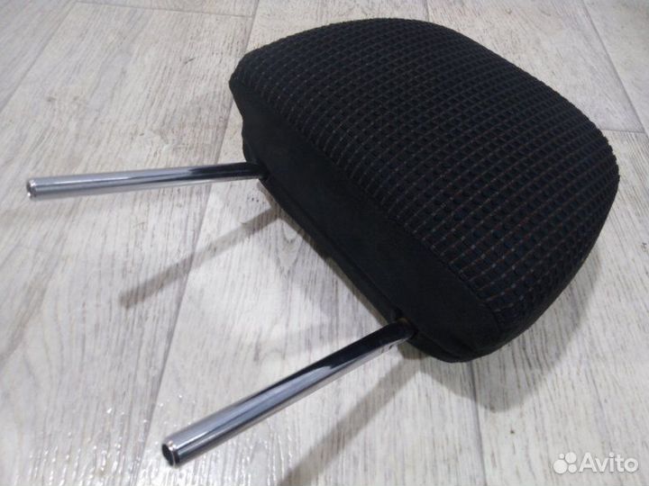 Подголовник передний левый Nissan Tiida хетчбэк