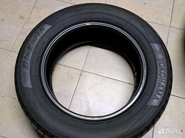 Yokohama BluEarth AE01 215/60 R16 99H
