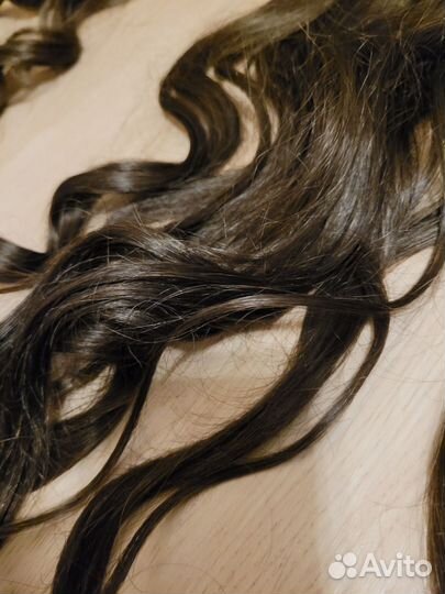 Волосы на заколках русые