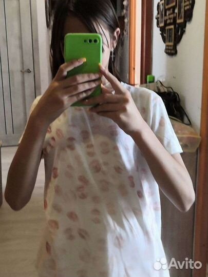 Футболка женская с поцелуями