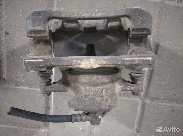 Суппорта передние Toyota Corolla 150