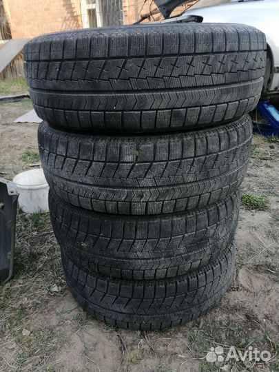 Bridgestone Blizzak VRX 215/60 R16 95Q