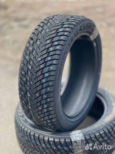 Arivo Ice Claw ARW7 245/45 R19 и 275/40 R19 105T