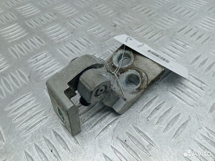 Петля двери передней правой для Volkswagen Golf 3