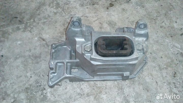 Опора двигателя Nissan Juke