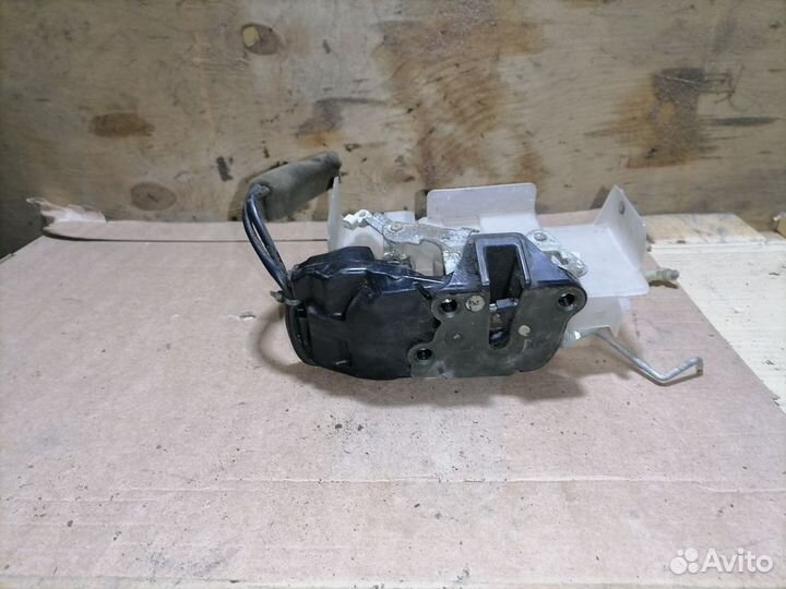 Замок двери Toyota Camry XV10