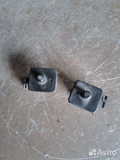 Концевик двери на Mercedes W210