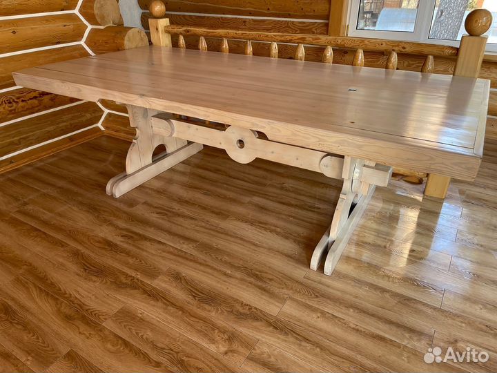 Стол деревянный