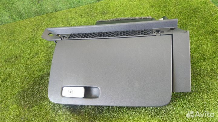Бардачок в панель Audi A1 caxa 2011
