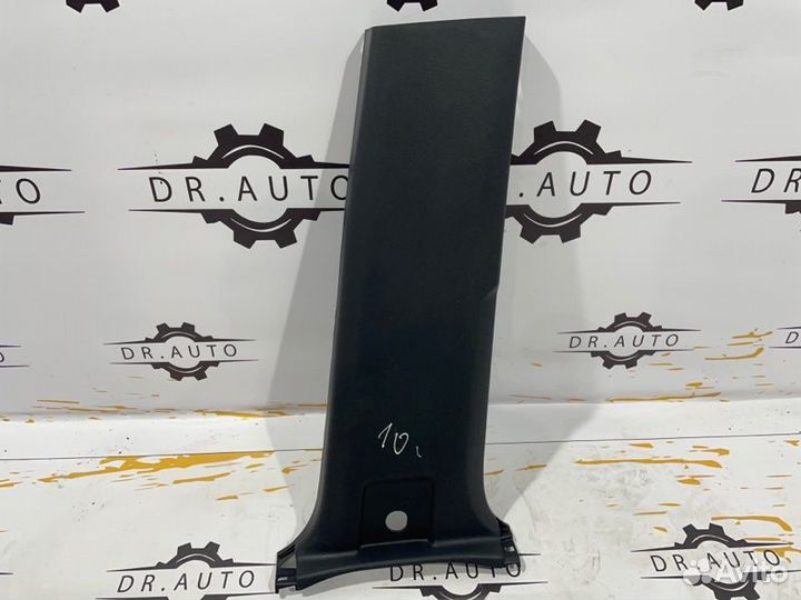 Обшивка стойки нижняя правая Toyota Land Cruiser