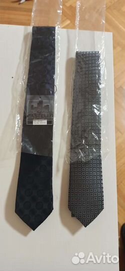 Галстук мужской. Нахожусь в центре
