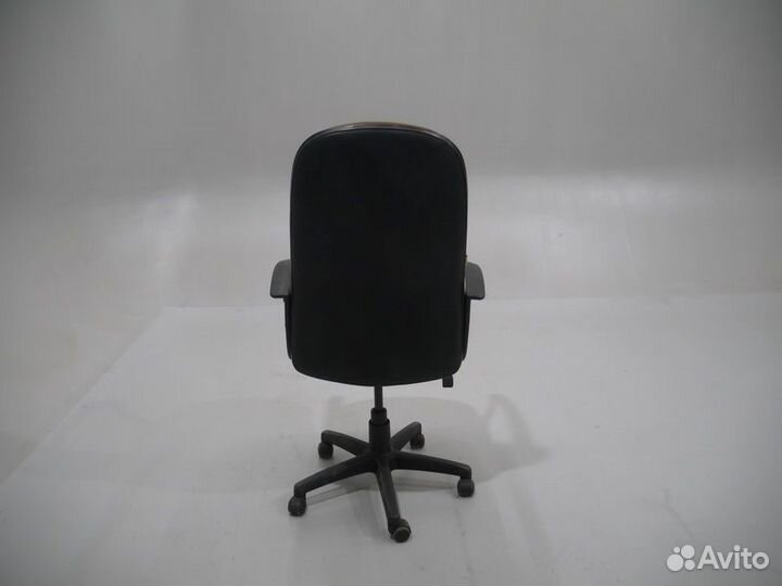 Офисное кресло