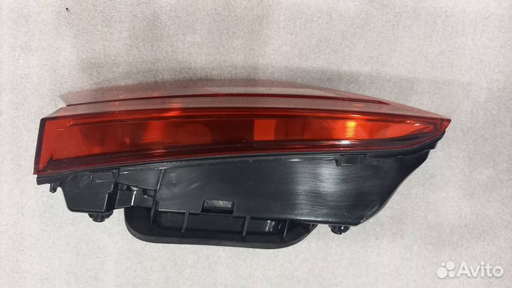 Фонарь задний правый внутрений VW Tiguan 2 LED б/у