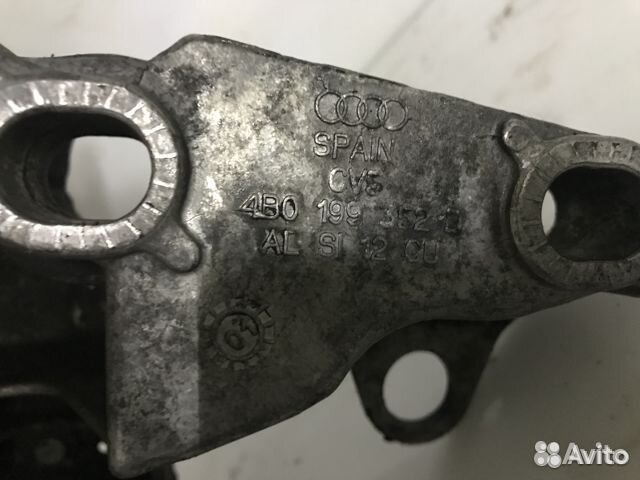 Кронштейн двигателя Audi A6 C5 правый 4b0199352d