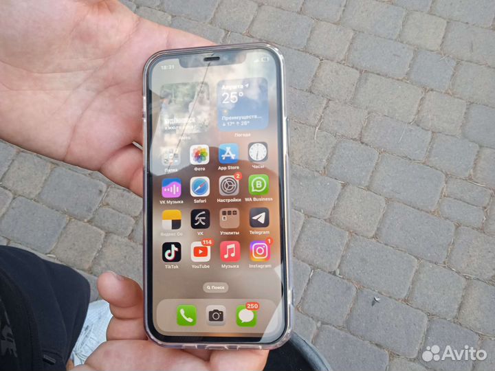 Телефон iPhone12