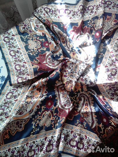 Платок шелковый новый