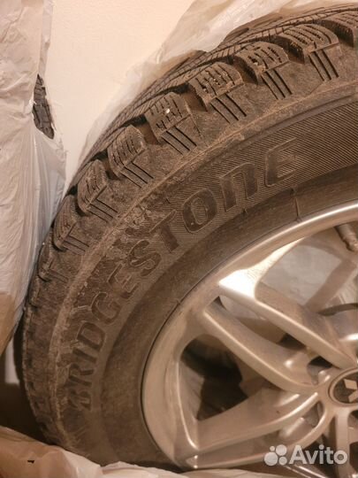 Bridgestone Blizzak DM-V1 215/65 R16