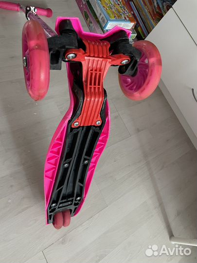 Самокат трехколесный