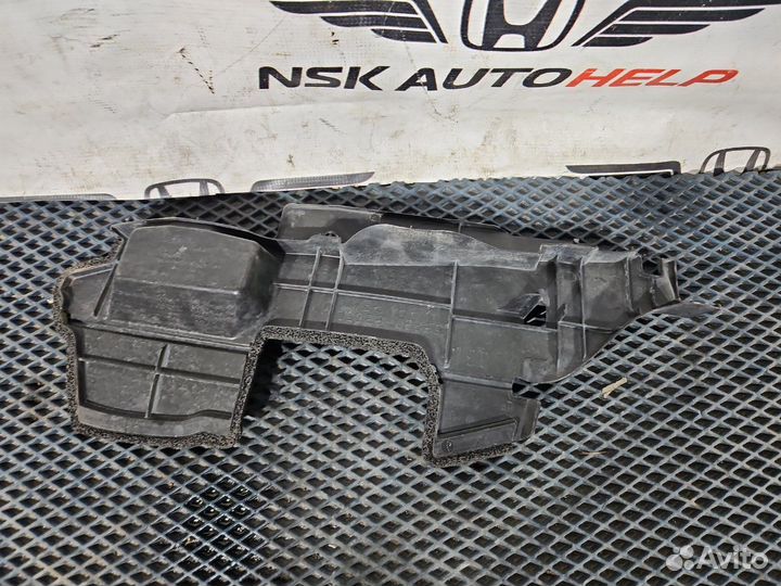 Дефлектор радиатора правый Toyota Camry ACV40