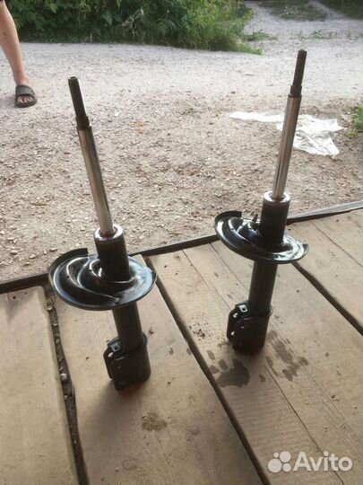 Передние стойки на renault logan 2