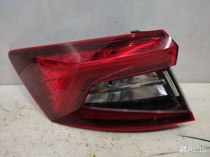 Фонарь наружный левый Skoda Karoq 2017