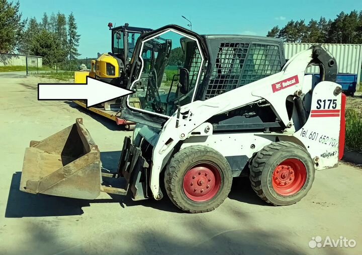 Стекло Bobcat S130/150/160/175/185/205/250/250/330 лобовое без отверстий под дворник (триплекс)