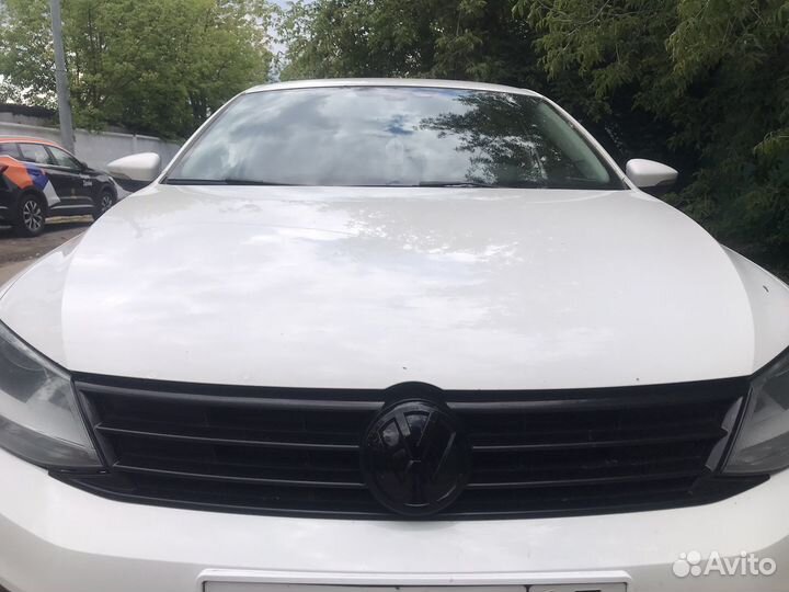 Эмблема на решетку радиатора. Фольксваген джетта