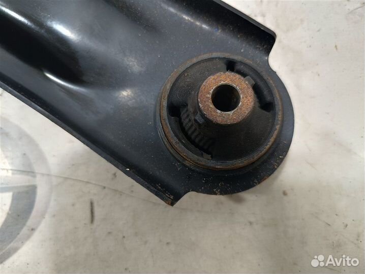 Рычаг передний правый Nissan Leaf