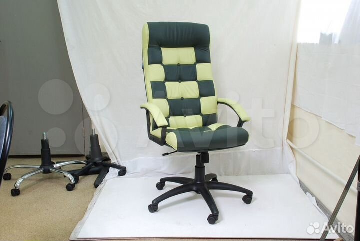 Офисное кресло