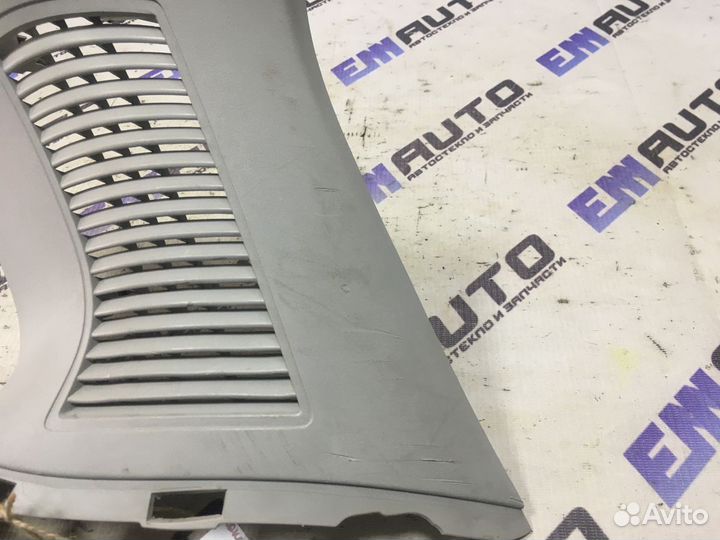 Накладка стойки задней правой Форд Фокус 2