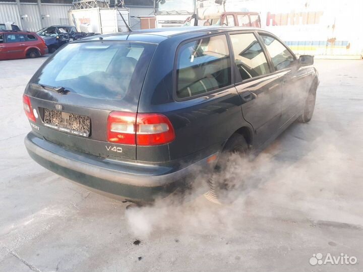 Форсунка топливная Volvo S40 рест. 2000 31375945