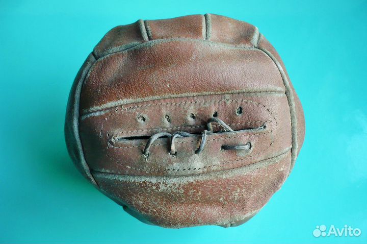 Кожаный на шнуровке волейбольный мяч СССР 50-х год