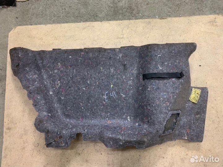 Обшивка багажника задняя правая Ford Focus 3