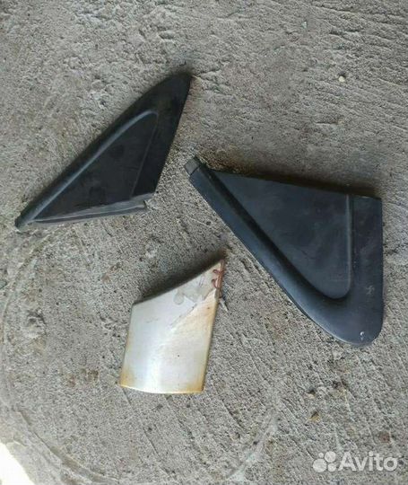 Молдинги крыла Треугольники Mitsubishi Space Wagon