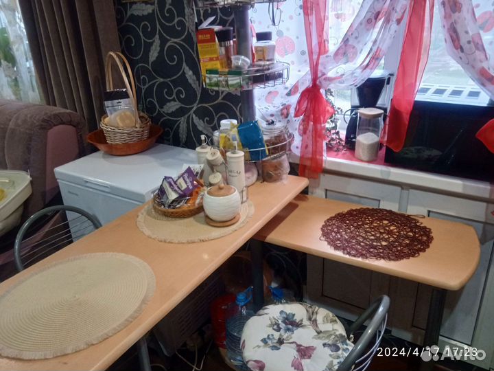 Барный стол и 4 стула