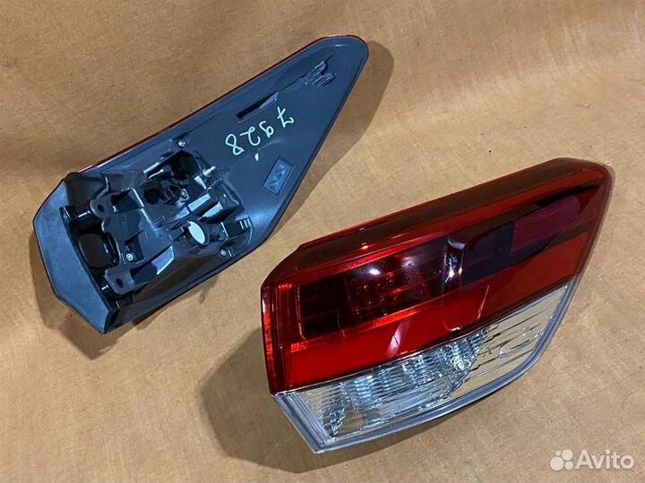Фонарь задний правый Toyota Highlander III