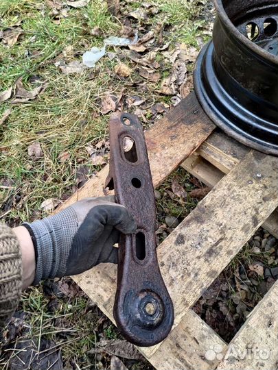 Кронштейн подрамника mazda rx-8 задний лев прав