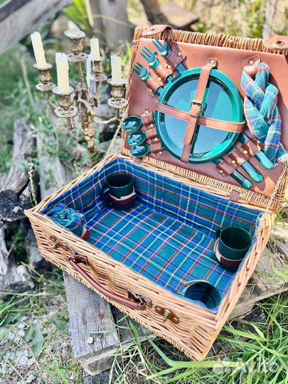 Набор для пикника в корзине