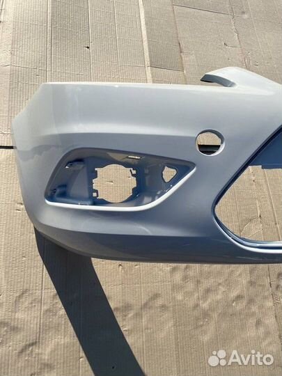 Бампер передний Белоснежный 2009-2011 Ford Focus